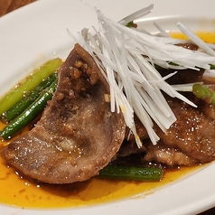 豚タンのピリ辛炒め