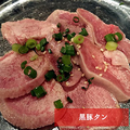 料理メニュー写真 黒豚タン（塩コショウ・シオダレ）
