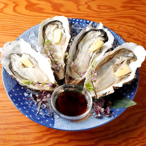 漁港直送の魚介料理や生牡蠣・すしを味わいながら日本酒・焼酎が楽しめるお店