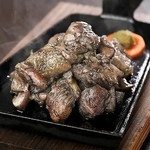 鶏料理の他にも鉄板ホルモン焼き等様々なお料理もご用意しております！