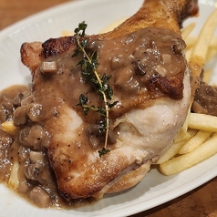 骨付鶏もも肉のソテー キノコのソース