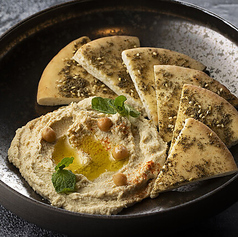 ひよこ豆のフムス　ザータルピタチップ添え