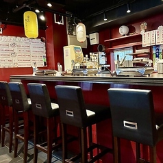 おひとり様でも気軽にご来店いただけるカウンター席を8席ご用意しております。