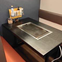 《カジュアルな雰囲気》4名様向けのテーブル席を多数ご用意。浅草観光のお食事にも気軽にご利用いただけます。