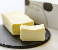 白のチーズケーキ（ドリンク付き）