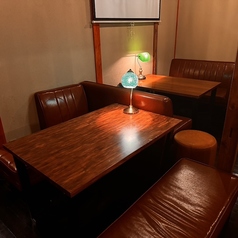 女子会やママ会にゆっくりと。（ソファ席を２つご利用の場合は机・ソファの移動ができませんのでご了承ください。）