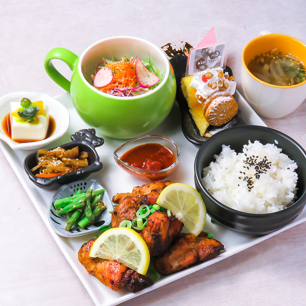 ランチメニューも豊富に取り揃えております。