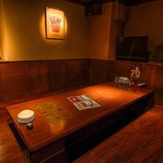 【2Ｆ：テーブル席】2Ｆは全席2名様専用。デートはもちろん、落ち着いて愉しみたいときにＧＯＯＤ