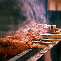 紀州備長炭で焼き上げる厳選鶏と四季を彩る料理を堪能