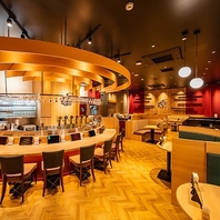 片町口より徒歩2分。清潔感のある店内でエビスを堪能