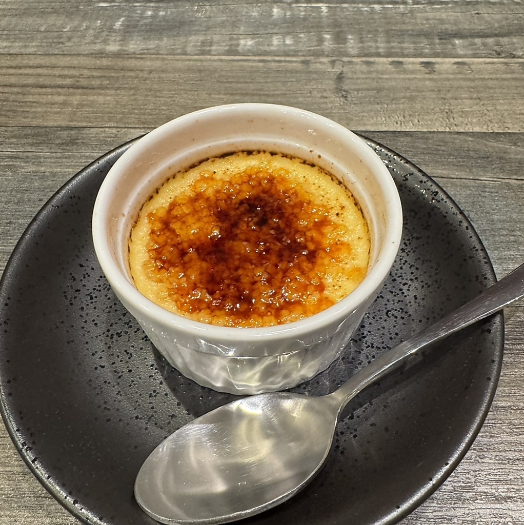 食後の〆は当店自慢のクレームブリュレがおすすめ！！