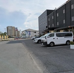 最大で40台駐車可能な駐車場を完備。広い駐車スペースに安心してお停めいただけます。