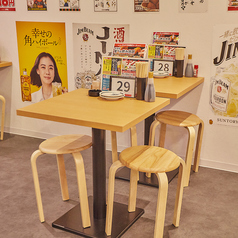 【サク飲みに】少人数で和気あいあいとお料理とお酒を楽しめるテーブル席!岡山駅5分と駅近なのでフラッと気軽にお立ち寄りください♪