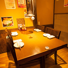 広々とご利用いただけるソファー席もご用意しております。ゆったりと寛げる空間はプライベートの飲み会、女子会、誕生日会などにおすすめです。ソファー席での宴会ご利用も可能です。お気軽にお問い合わせください。