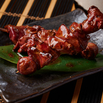 全席個室で焼き鳥食べ放題！鮮魚の刺身や和牛も自慢