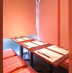 2名/4名/6名の個室を完備。仕切りを外すと10名までの宴会に対応。県外のお客様のおもてなしに。