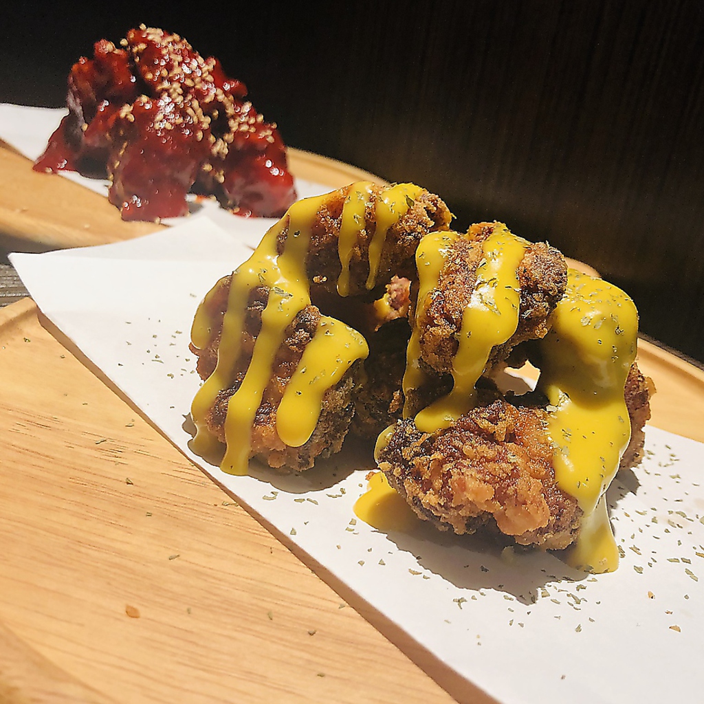 韓国で人気の唐揚げ「 ヤンニョムチキン」と「ハニーマスタードチキン」は女性から大人気です。