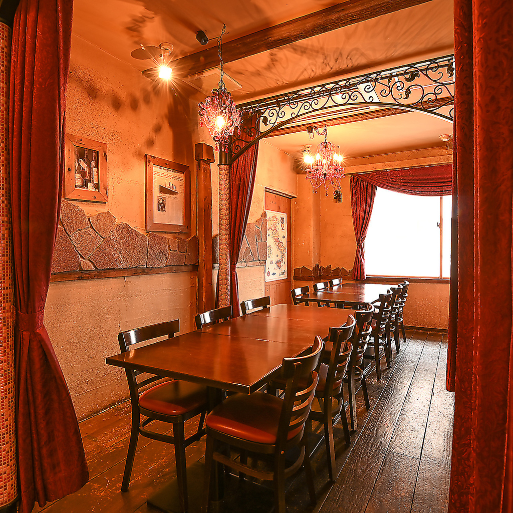 10～12名様用の半個室もご用意しております。