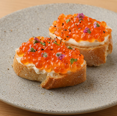 いくらとクリームチーズブルスケッタ