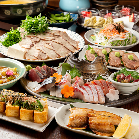 産地直送の新鮮な魚介や板前こだわりの創作和食料理を提供する個室居酒屋。大型宴会可