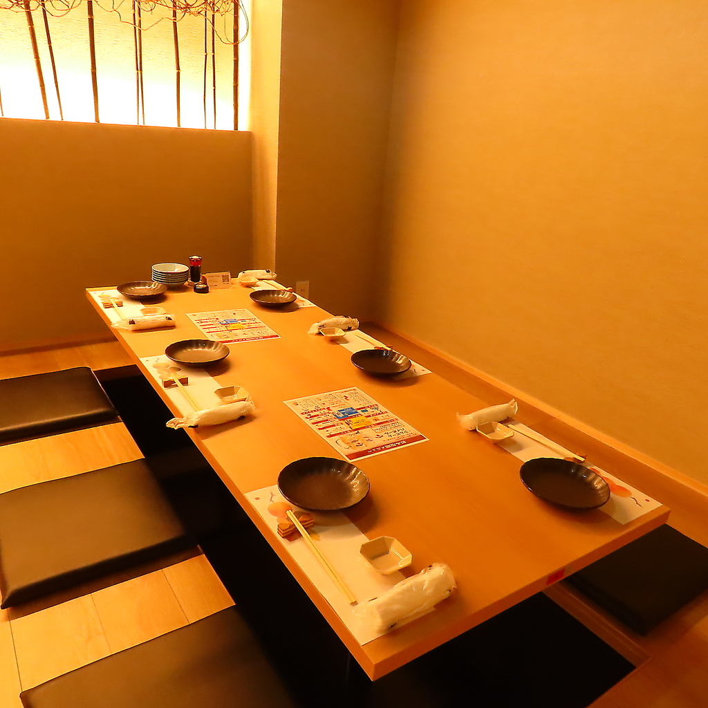 人数に合わせてご利用いただける完全個室。急な飲み会や仕事帰りのサク飲みも個室で◎