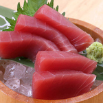 日本全国から直送される、新鮮で厚切りのお刺身をぜひお召し上がりください。