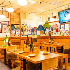 【3~4名様用◎完全個室完備】魚道 新宿店では、女子会・ランチから団体宴会・貸切まで幅広く対応◎プライベート感たっぷりの個室空間で、こだわりの海鮮料理と一緒に♪プレミアム飲み放題では、店内すべてのドリンクが対象◎日本酒や焼酎も心ゆくまでお楽しみいただけます！