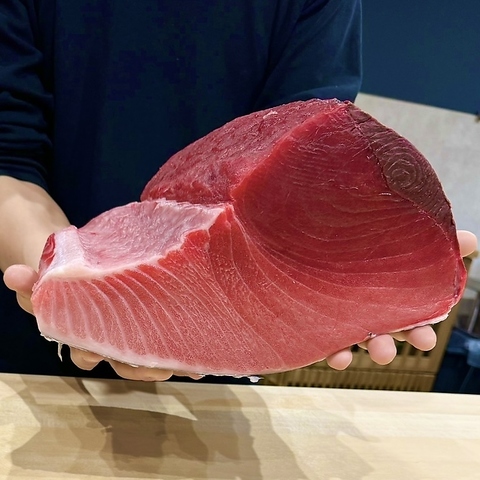 金沢駅近◎北陸の鮮魚を赤酢のシャリで一貫から。気軽に味わう本格寿司と旬の一品料理