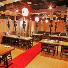 歓迎会や送別会、同窓会など、大人数でのご宴会に最適な広々とした空間をご用意しております。50名様から最大100名様規模の貸し切り利用が可能です。お料理やお飲み物、ご予算など、お客様のご希望に合わせて最適なプランをご提案いたします。まずはお気軽にお問い合わせください。