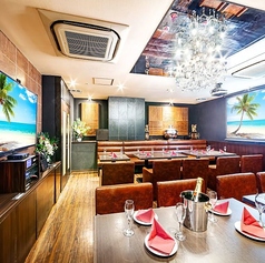 最大25名様までご利用いただける広々完全個室♪65インチの大画面スクリーンが完備されている特別VIPルーム♪お持込のパソコンやＤＶＤ・ＢＬの投影も可能です！■プロジェクター完備※別途ルームチャージ有り