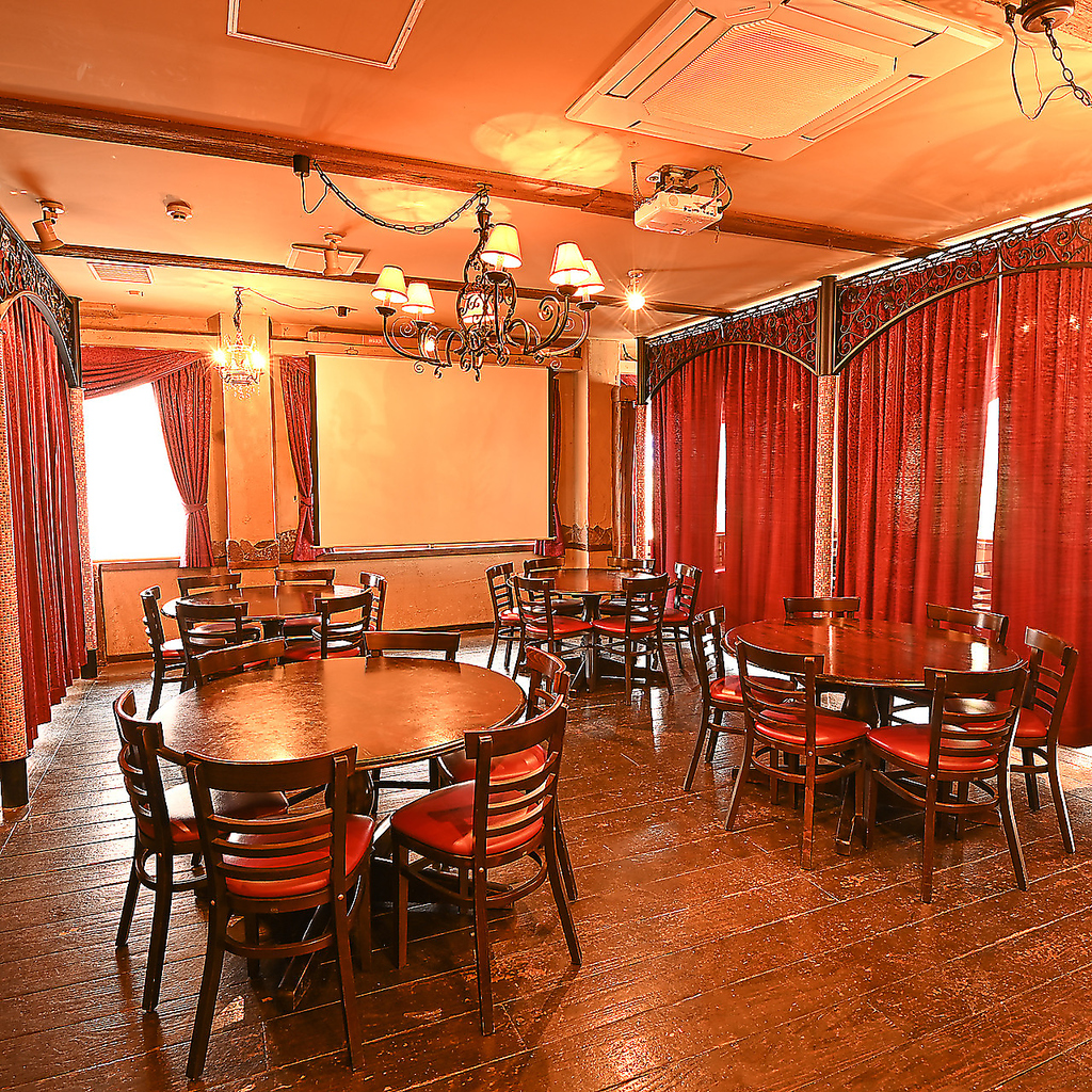 20名様～28名様までご利用頂ける半個室のお席もご用意ございます。