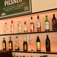 【種類豊富なお酒】ビール好きにはたまらない！当店では、国内外のクラフトビールを豊富に取り揃えています♪味わい深いビールと共に、特別な時間を楽しんでみませんか？もちろん、焼酎・ウイスキー・カクテルもご用意◎