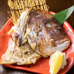 見た目も美しい◎鯛のカマ焼き780円(税込)