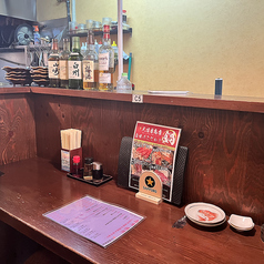 【1階カウンター（1名から2名様）】ちょい飲みや友人、恋人などオープンキッチンのライブ感あるお席で楽しめます