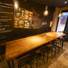 10名掛けのテーブル席では、大人数での宴会やイベントに最適です◎広いスペースが確保されているため、料理をシェアしながら、みんなで楽しむことができます！