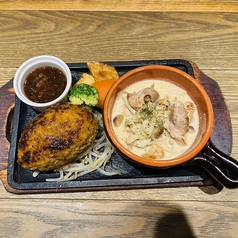 ハンバーグ(150g)　チキンフリカッセの写真