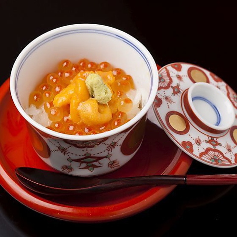 東京・銀座で四季折々の食材と伝統の技を堪能できるお店。