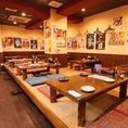 【30名宴会可能】大人数でもゆったりと過ごせるスペースを確保しています♪温かみのあるデザインのテーブルで、美味しい料理を囲んで皆で楽しむのに最適な場所です★居心地の良い空間で、リラックスした時間をお過ごしください！