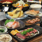 飲み放題は、定番のビールやハイボール、焼酎、日本酒など、お集まりに欠かせない銘柄を幅広く取り揃えています。自慢の料理に合う一杯を厳選しており、どの世代の方にも安心してお愉しみいただける品揃えが魅力。美味しい料理と共にお好みの一杯を見つけて、お仲間との語らいの時間を心ゆくまでお過ごしください。