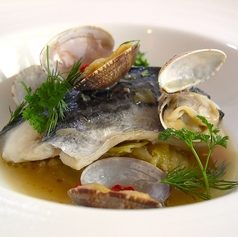 旬の鮮魚を使用した一品も人気！