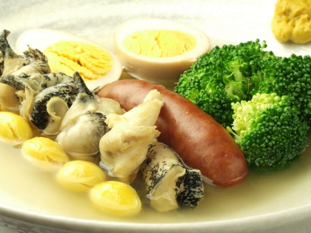 魚介ベースのダシに、色んな具材の旨味が重なり風味豊かな味わい！『ホルモン系』『旬野菜』も人気♪