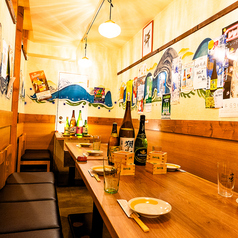 【3~6名様向けテーブル個室◎】新宿の隠れ家「魚道」では、人数や利用シーンに応じた最適な個室をご案内♪女子会・ランチ・宴会など多彩なシーンに対応できるプライベート空間で、上質な海鮮料理をご堪能いただけます◎ゆったりくつろげる和モダンな空間は、会話を楽しむ大人の集まりにもぴったり♪