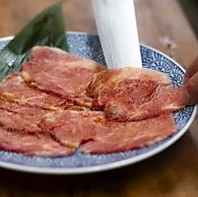 自家製タレと食材ごとに使い分ける塩が魅せるペアリング