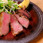 モダンな食器とお洒落な創作料理