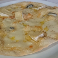 4種チーズ　 ゴルゴンゾーラ・カマンベール・モッツァレラ・パルミジャーノチーズ
