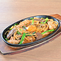 料理メニュー写真&nbsp;ホルモン味噌焼うどん
