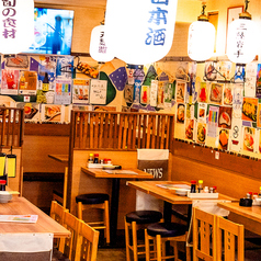 【個室貸切◎最大100名様まで対応】新宿の隠れ家「魚道 新宿店」では団体様向けの貸切宴会も大歓迎♪2480円~楽しめる2時間飲み放題付きコースは、女子会・会社宴会・打ち上げにも人気◎音響設備のご利用やサプライズ演出のご相談もOK♪完全個室で楽しむ創作海鮮と刺身料理で、忘れられない特別なひとときをお過ごしください