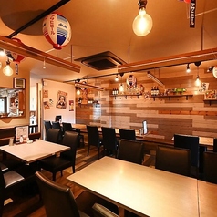 《店内貸切》貸切は最大53名様まで対応可能！広々とした空間で、周りを気にせずワイワイ楽しめるのが魅力です。団体利用でも一体感のある時間を過ごせ、思い出に残る宴会が実現します。
