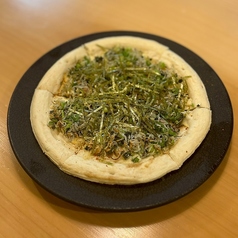 たっぷり薬味のカリカリピザ