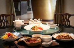 個室とはまた違った雰囲気のパオは、4～6名さまでご利用いただけます。